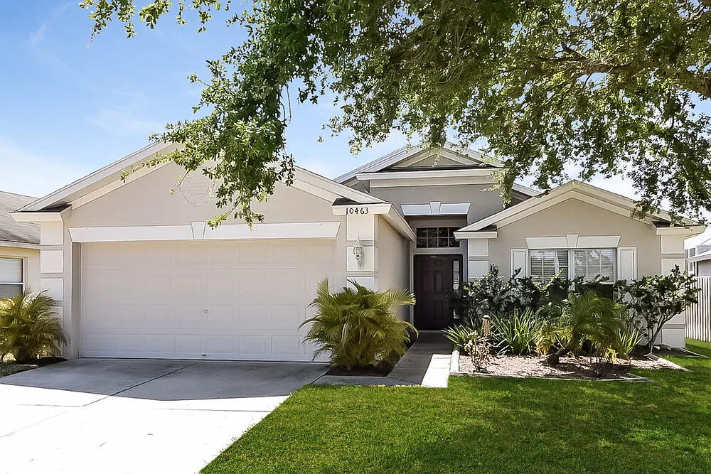 4 bed, 2.0 bath, 1665 sqft, $2,400 — Photo 1
