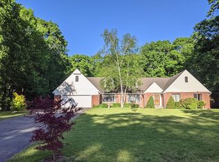 17 Village Dr, East Lyme, CT 06333