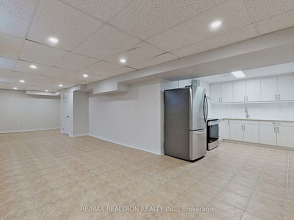 5th image of 126 Brahms Ave