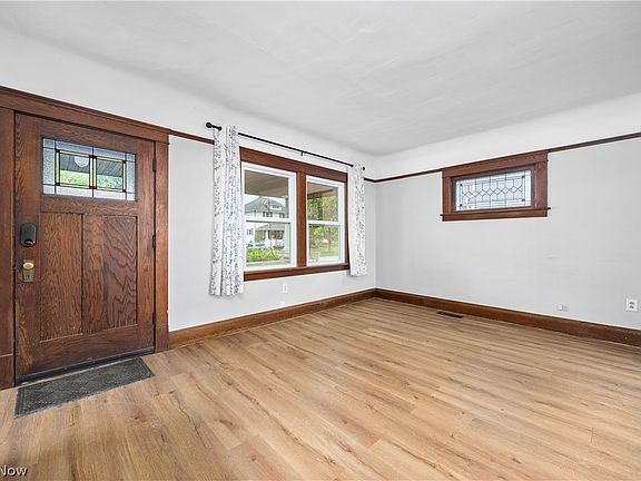 4th image of 120 Longford Ave