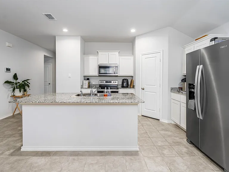 417 Destin Dr — Photo 2