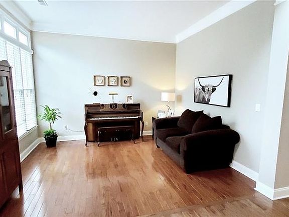 4th image of 28 Hidden Woods Ln