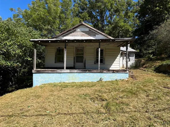 111 Matthews St, Galax, VA 24333