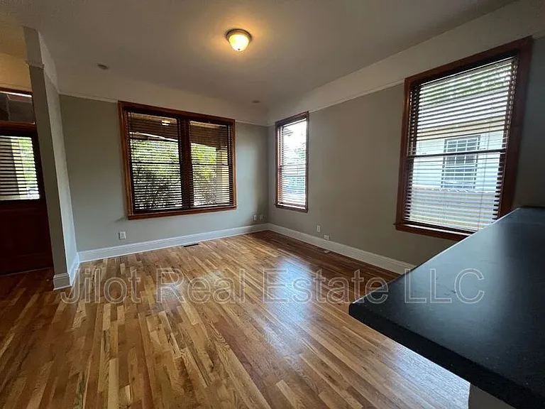 176 Flora Ave NE #A — Photo 4