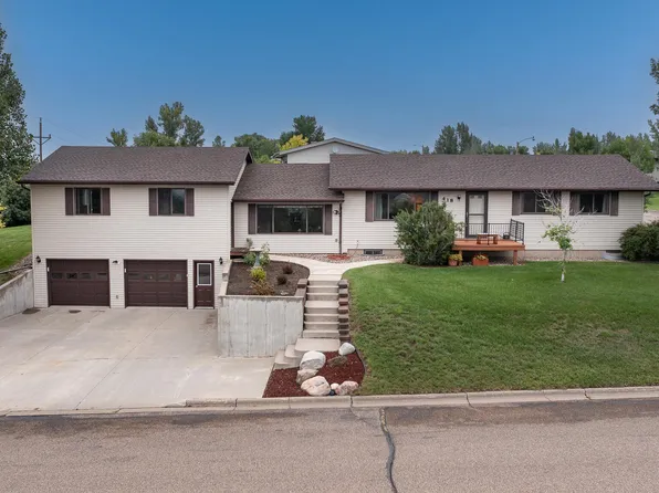 418 16th St NE, Beulah, ND 58523