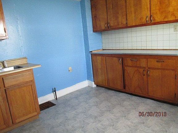 2nd image of 277 Louis St
