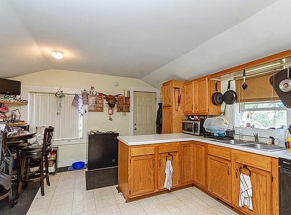 5th image of 615 Brink St
