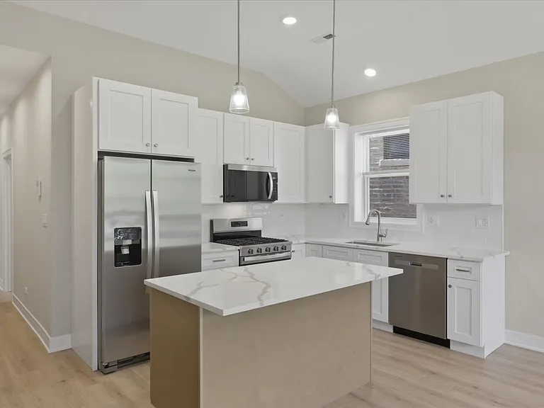 4932 S Champlain Ave #3 — Photo 8