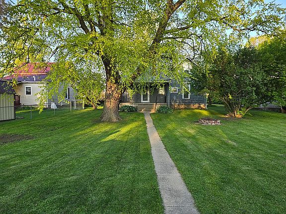 3rd image of 310 Henry St