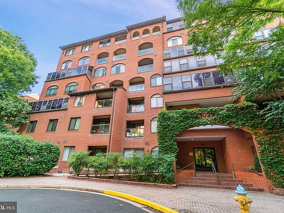 2nd image of 1029 N Stuart St APT 401
