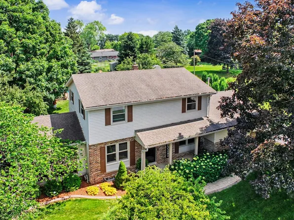 W158N5528 Lavender Lilac LANE, Menomonee Falls, WI 53051