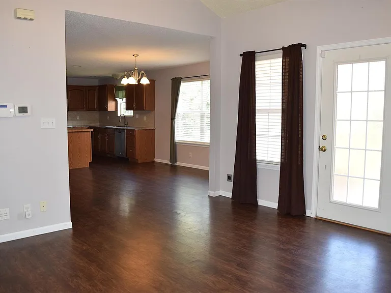 131 Hickory Valley Rd — Photo 3