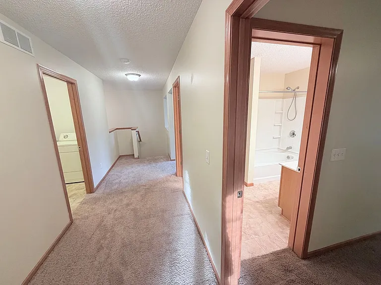 10800 Hawthorn Trl #E — Photo 23