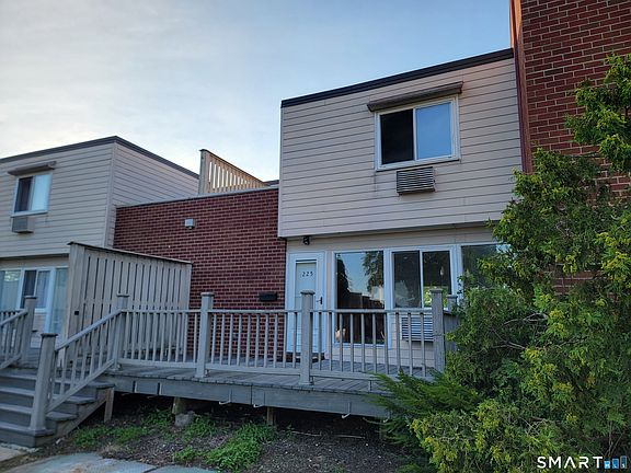 4th image of 225 West Walk #225