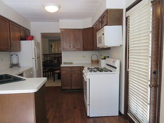 5th image of 7939 W Lakeview Ct APT 1A