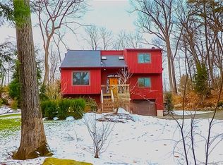 79 Riverside Rd, Sandy Hook, CT 06482