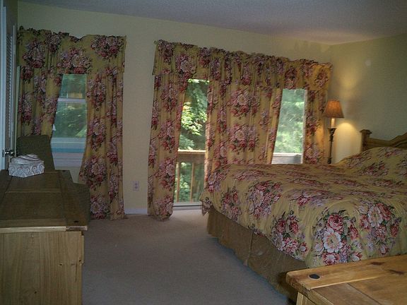 14x16 Master Bdrm suite w/ balcony