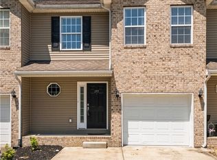155 Midland Trl, Hurricane, WV 25526