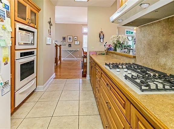 5th image of 3200 Riverland Dr