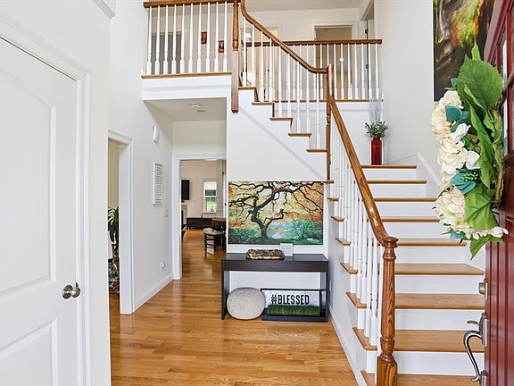 4th image of 9 Boxwood Rd