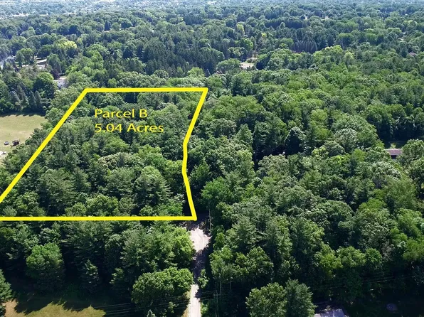 8401 Pine Knoll Dr, Romeo, MI 48065