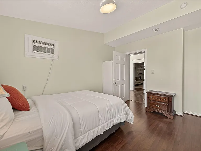 324 W Alabama St #2 — Photo 15