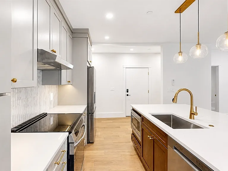 139 Sycamore St #B — Photo 2