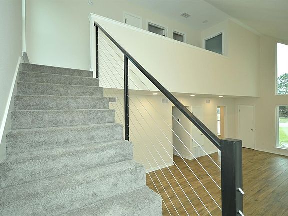 4th image of 1249 Redwood Ln