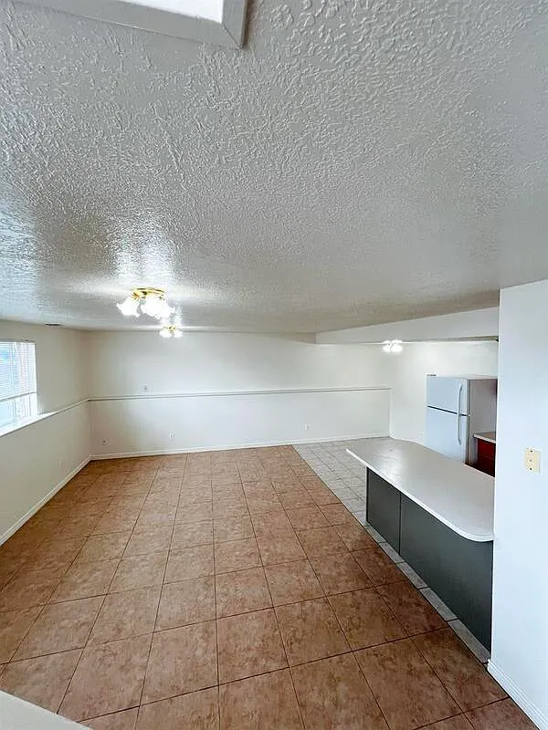 3 bed, 1.5 bath, 1204 sqft, $1,200 — Photo 1