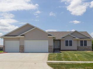 909 Wood Lily Rd, Solon, IA 52333