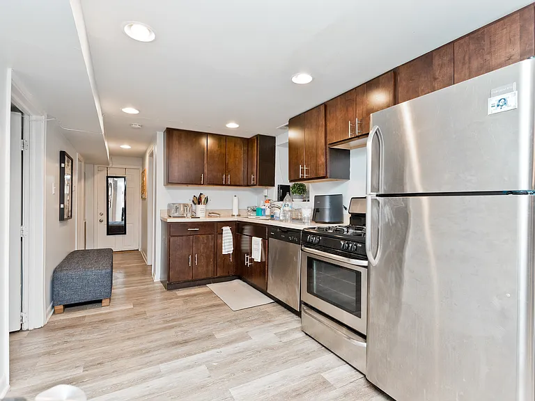 900 W Newport Ave #G — Photo 10