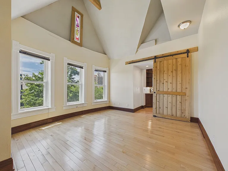 205 Logan St — Photo 2