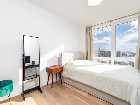 1173 Rogers Avenue image 1 of 37