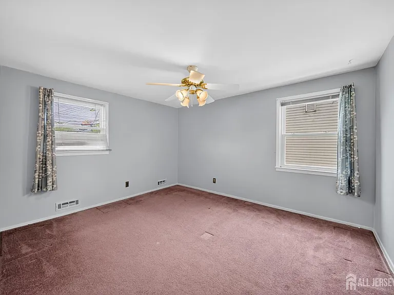 95 Pine St — Photo 18