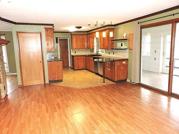 4th image of 8 Carriage Ln