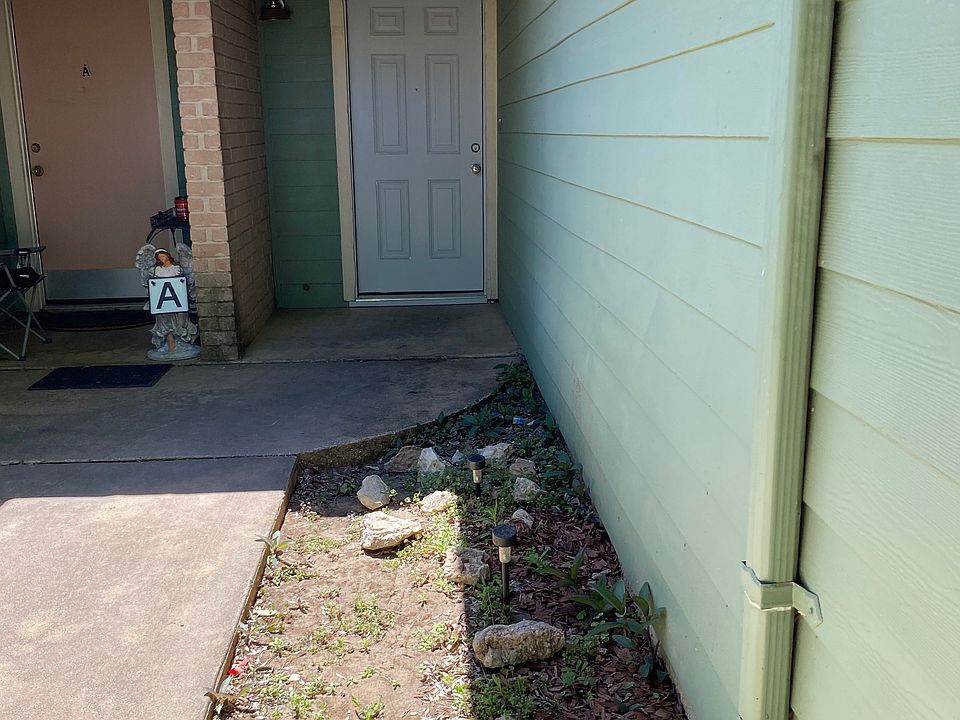 Court Yard to Entrance