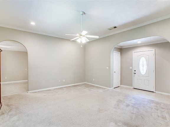 3rd image of 1015 Chickasaw Dr