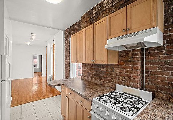 3rd image of 448 W 54th St APT 4A