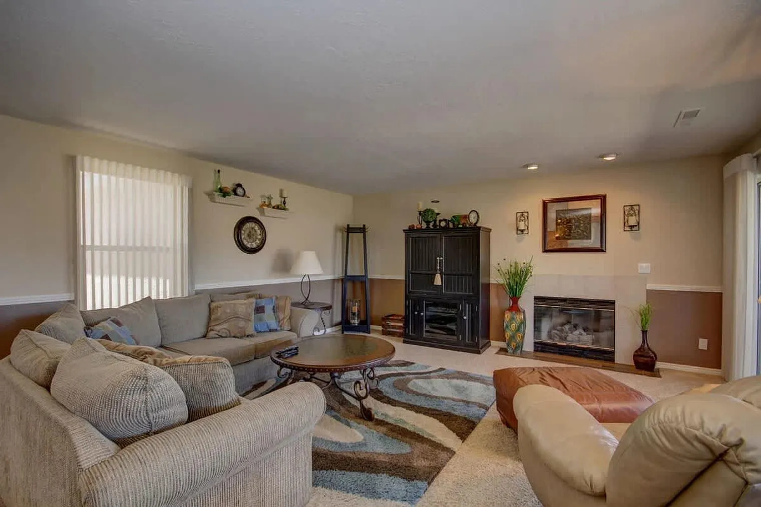 3 bed, 3.0 bath, 1689 sqft, $3,690 — Photo 2