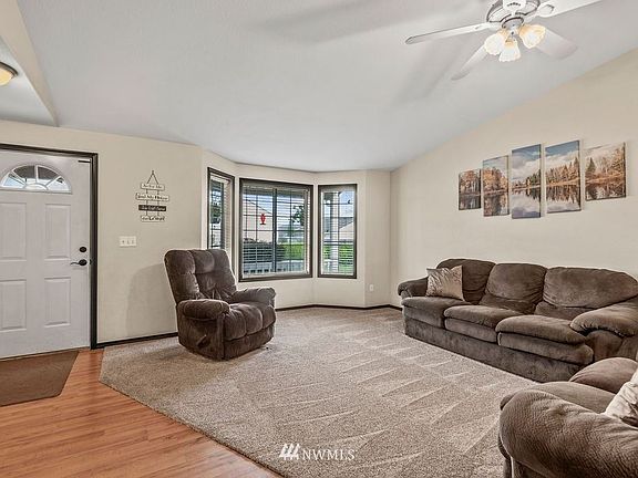 4th image of 142 Westminster Dr