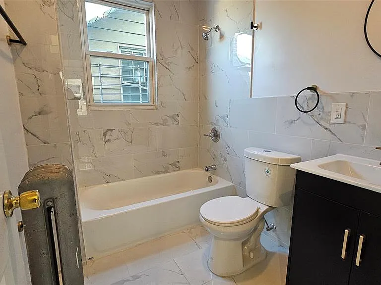93 21st St #3 — Photo 4