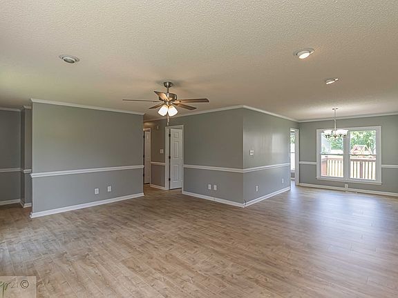 3rd image of 313 Brantwood Dr