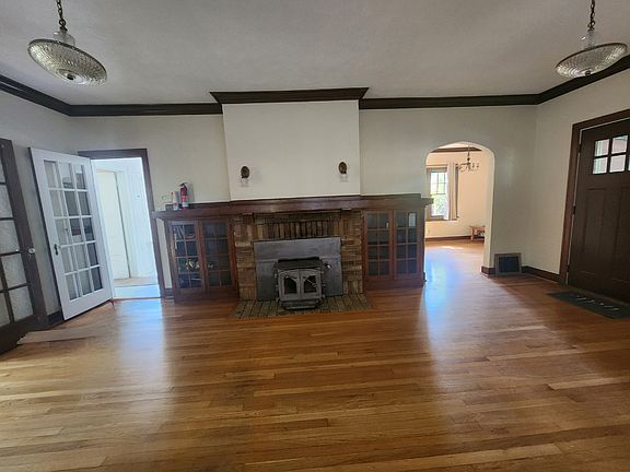 4th image of 976 E 10th Ave