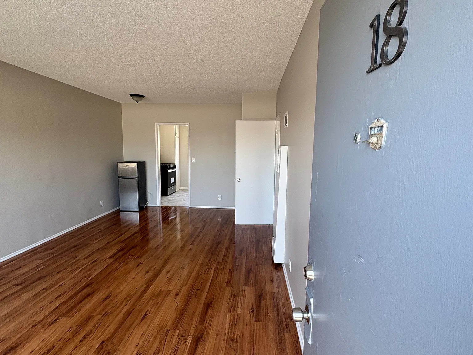 1 bed, 700 sqft, $1,800 — Photo 2