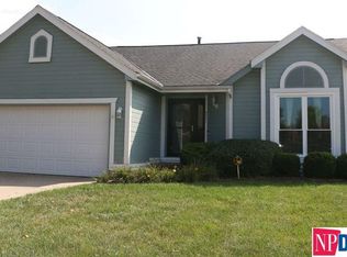 8221 Read St, Omaha, NE 68122