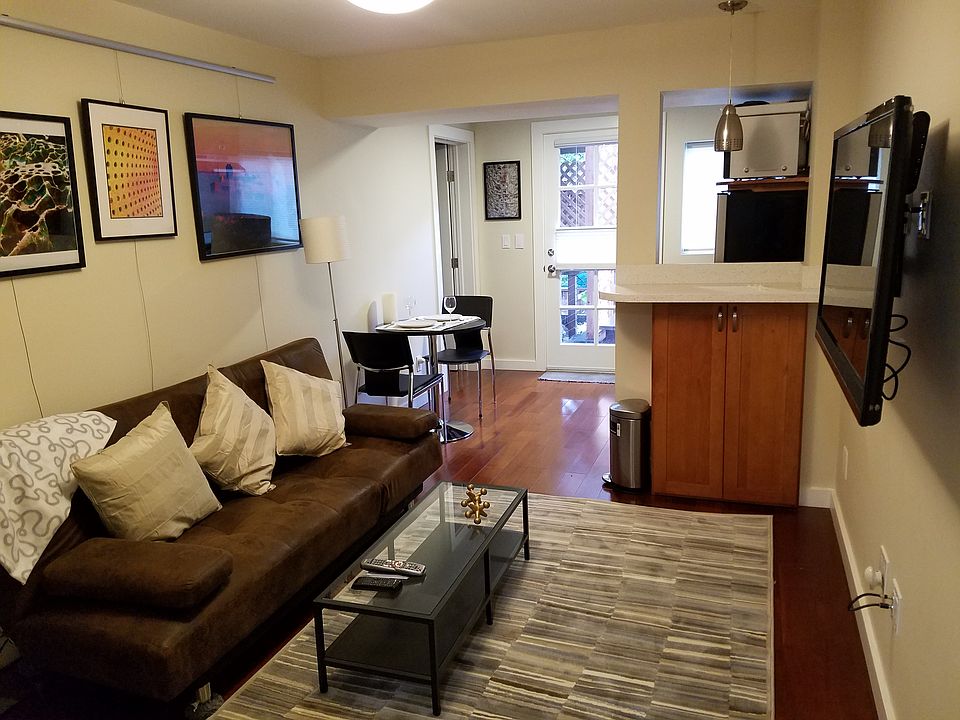 Living room, smart TV, Bar area
