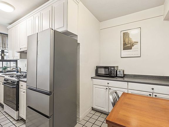 4th image of 211 E 35th St APT 8G