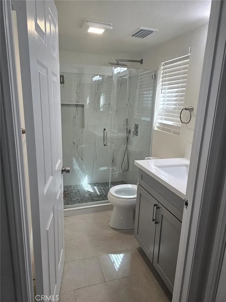 3 bed, 1837 sqft, $4,000 — Photo 2