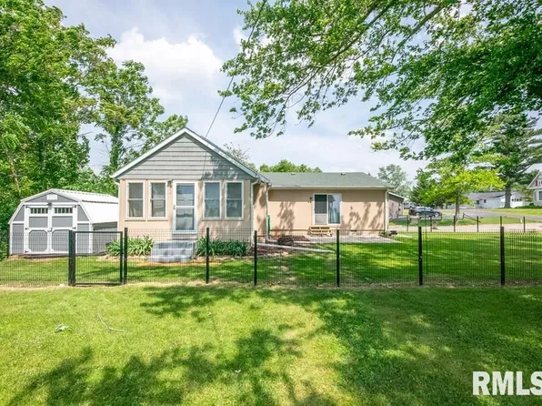 204 E 8th St, Glasford, IL 61533