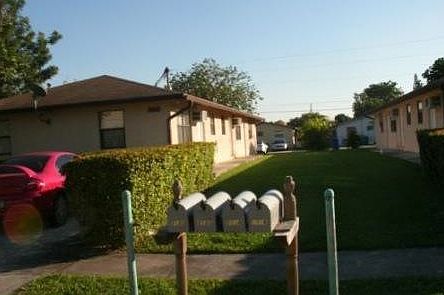 2nd image of 2120 Thomas St